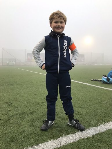 Henrik Akselberg;<br />Henrik er garantert av de aller blideste på akademiet. Han har alltid et smil og kommer på trening med godt humør. Dette smitter over på de rundt han, og bidrar til god stemning på treningene. I tillegg til dette er han en god lagspiller både på og utenfor banen. Henrik holder blikket høyt, og spiller medspillerne sine gode. Henrik er alt i alt helt herlig å ha med på trening.