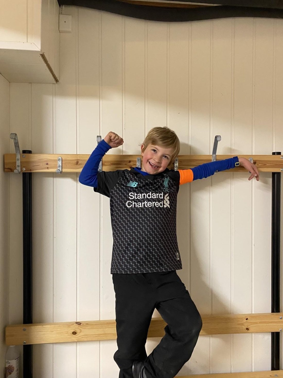 Iver Emanuel Grønseth;<br />Den siste tiden har Iver hatt en veldig god utvikling. Dette gjelder både fokus på treninger og som fotballspiller. Iver har tatt rollen som ukas kaptein meget godt, og bidrar til at alle skal få en god trening. Han er en gledesspreder som bidrar til mye moro på akademiet. Iver smiler gjennom hele treninga og reiser seg opp igjen hvis det kommer en takling eller to. Han spiller medspillerne sine gode, og muntrer opp de andre. Alt i alt er Iver en veldig positiv gutt som gjør treningen hyggeligere for de rundt seg. 
