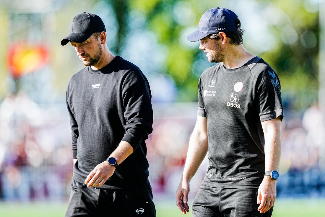 <em>Johs og Daniel hadde litt å snakke om etter første omgang. Foto: Terje Bendiksby / NTB</em>