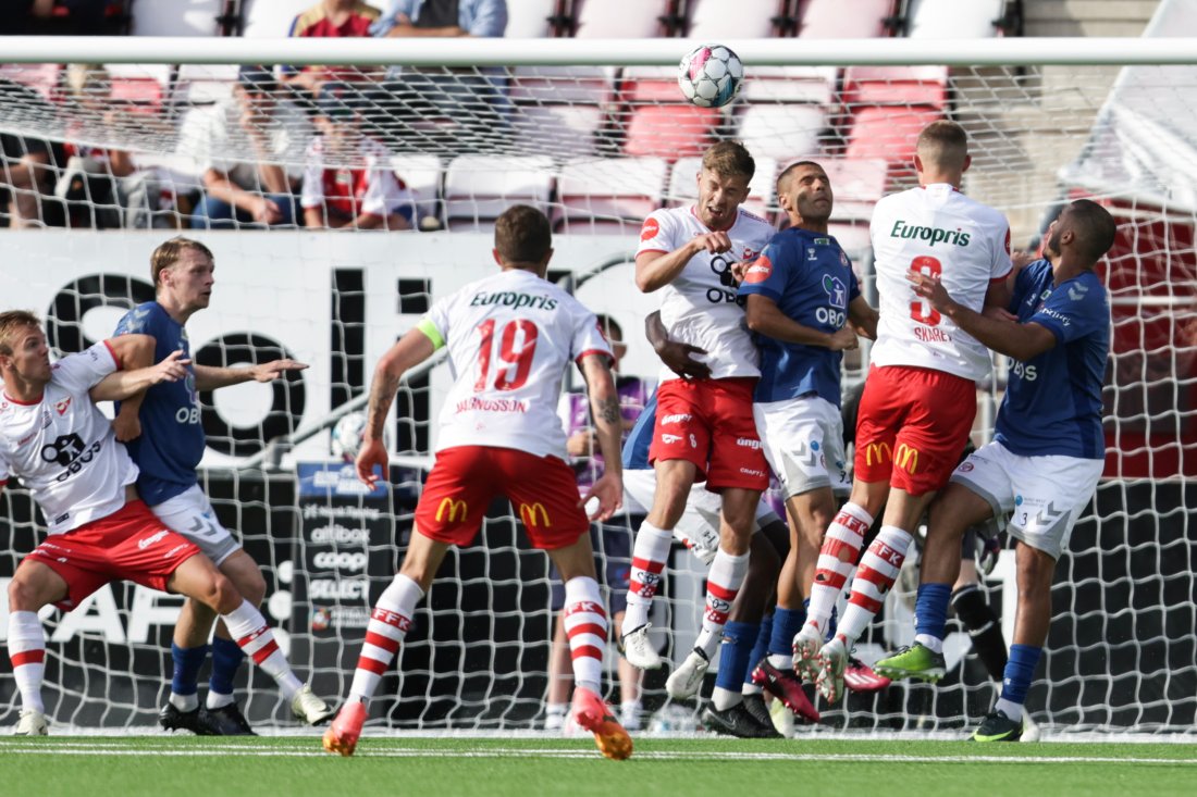 <em>Det ble mye dueller, lite sjanser og ingen mål i kampen mellom Fredrikstad og KFUM. Foto: Thomas Andersen / NTB</em>